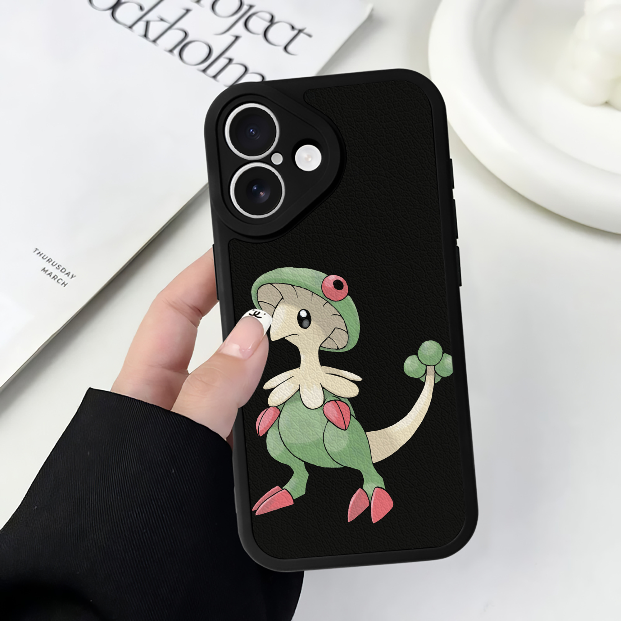 （画像用） ポケットモンスター Pokémon 【iPhone 16シリーズ対応】シリコンスマホケース（レザー調） 材質：シリコン